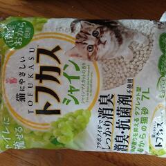 猫トイレと砂のセットの画像