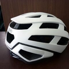 ☆オリンパス 自転車用ヘルメット RZ243 57～60cm 白×黒 9歳以上 安全用品 自転車用品 札幌 北20条店の画像