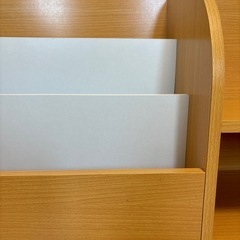 絵本ラック引き出し付きの画像
