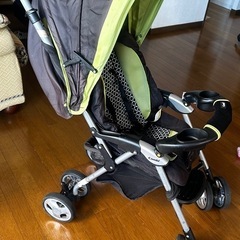 combiベビーカーの画像