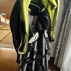 combiベビーカーの画像