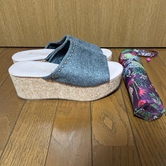 無料！美品！2〜3回使用 サンダル Lサイズ おまけ 日傘兼用 折り畳み傘の画像