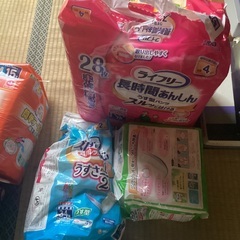 新品　開封済み等　大人用おむつ　まとめての画像