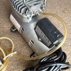 ミニコンプレッサー　ブラシ付きの画像