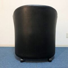 1人掛けソファ キャスター付きラウンジチェア　PVCレザーブラック美品　シングルソファ モダンスタイルアームチェアの画像