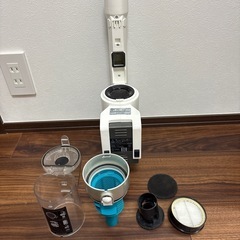 アイリスオーヤマ　充電式サイクロンスティック掃除機　の画像
