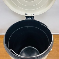 ペダル式ブリキのゴミ箱 サイズ（約）:縦横30cm×高さ45cmの画像