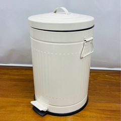 ペダル式ブリキのゴミ箱 サイズ（約）:縦横30cm×高さ45cmの画像
