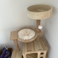 美品・キャットタワーの画像