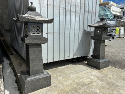 御影石 燈籠(とうろう)