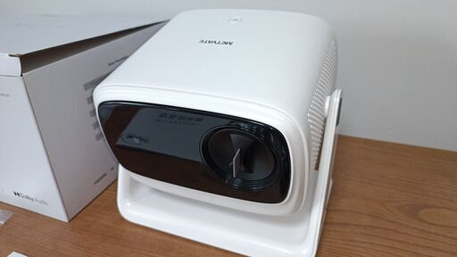 【新品同様】 MetVate MV1 スマートプロジェクター 800ANSI プロジェクター 家庭用 4K対応 天井投影 800ANSI MV1ホワイト