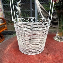 アイアン調　かご　鉢植え　ガーデニングの画像