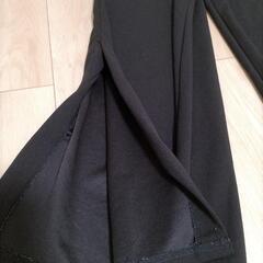 黒　パンツの画像