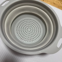 折りたたみザルの画像