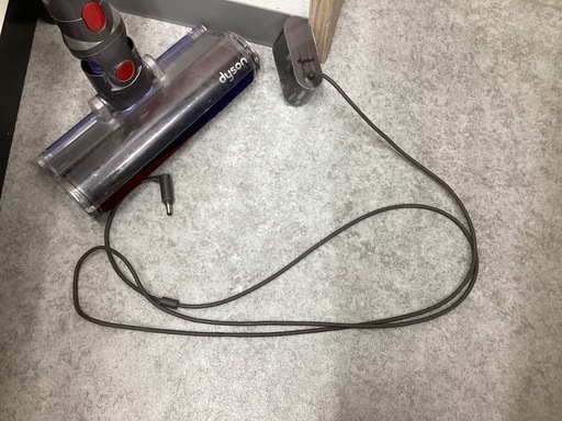 表示価格より20％OFF!!・家電6ヶ月保証】ダイソン SV10 コードレス掃除機