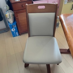 ダイニングテーブル
の画像