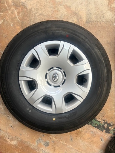 200系　ハイエースタイヤ4本