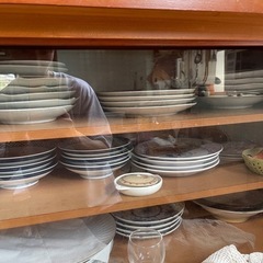 【8／18まで】食器棚　食器付の画像