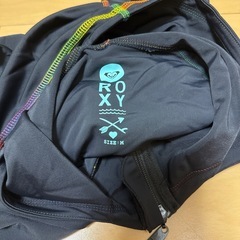 ロキシーラッシュガードの画像