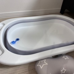 折りたたみベビーバス　クッション付きの画像