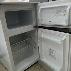 リユースのサカイ東金店Hisense冷蔵庫18年製93L下段ドアポケットケース左欠け、右側面剥がれあり　TJ13744の画像