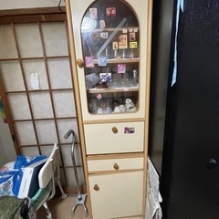 【8／18まで】食器棚とタンスの画像