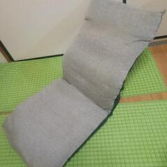 【クッション付き】ニトリ✨グレーのリクライニング座椅子（実寸105×40cm）の画像