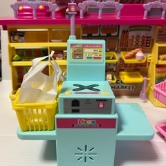 リカちゃん セルフレジでピッ おおきなショッピングモールの画像