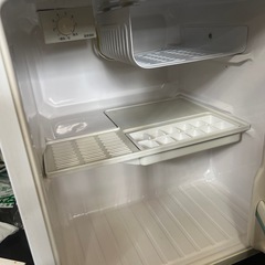 冷蔵庫（一人暮らし用？）の画像