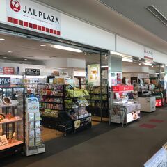 未経験OK×シフト自由×安定収入！空港でレジスタッフ＿株式会社JALUXエアポートの画像