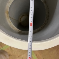 【白の縦長鉢カバー／高さ約70cm・スリムデザイン／2個あり】の画像