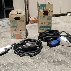 屋根付きの大容量トランクを備えた電動カート。の画像
