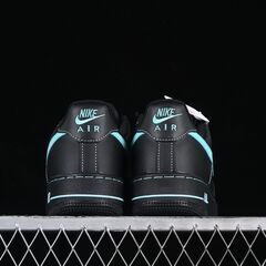 新品未使用 Nike ナイキ　スニカーの画像