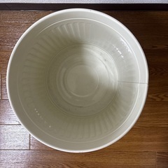 レトロな缶の入れ物　クリーム色　収納orゴミ箱の画像