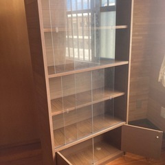 古い本棚(ガラスの引き戸付き)