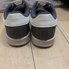 adidas キッズ　19センチの画像
