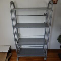 キャスター付き4段スチール棚