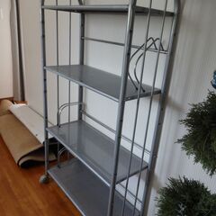 キャスター付き4段スチール棚の画像