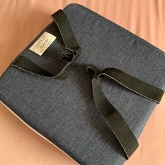 【決まりました】留め具付きクッションの画像