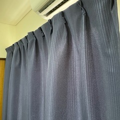 【美品】厚地カーテン　100×135㎝×2枚　ネイビーの画像