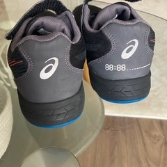 中古アシックススニーカー24.0キッズの画像