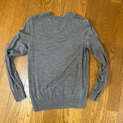UNIQLO メンズVネックセーター　の画像