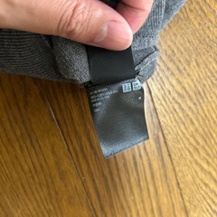 UNIQLO メンズVネックセーター　の画像