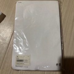 ユニクロVネックTの画像