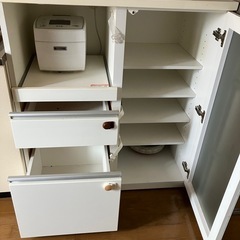 食器棚の画像