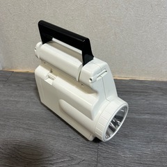 避難グッズ　救急箱、ラジオの画像
