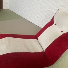 座椅子(赤と白
)の画像