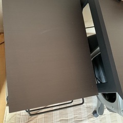 デスクとイスの画像