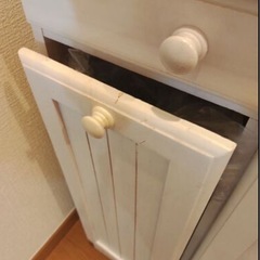カントリー調ダストボックス兼収納の画像