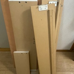 組み立て式のベッドフレームの画像